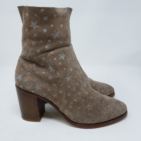 Steve Madden Shoes - Steve Madden Rewind Star Boot size 8.5